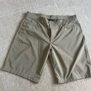 Sz 38 Under Armour Golf Shorts